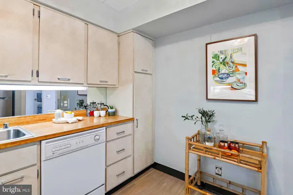 $3,200 | 100 Severn Avenue, Unit 206, Annapolis, MD 21403