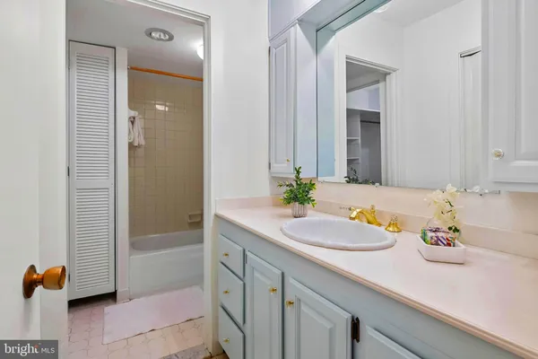 $3,200 | 100 Severn Avenue, Unit 206, Annapolis, MD 21403
