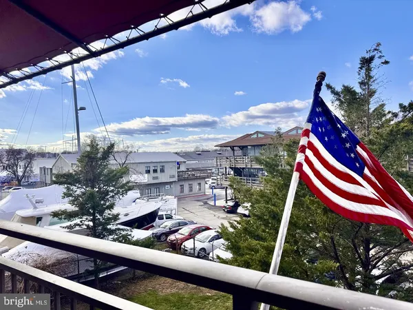 $3,200 | 100 Severn Avenue, Unit 206, Annapolis, MD 21403