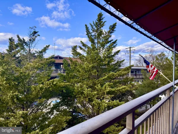 $3,200 | 100 Severn Avenue, Unit 206, Annapolis, MD 21403