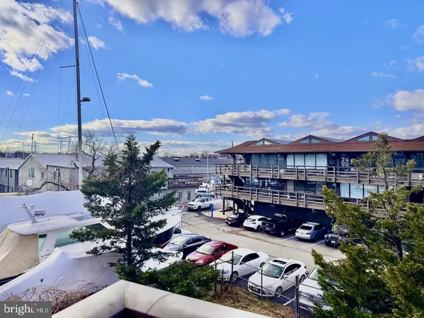 $3,200 | 100 Severn Avenue, Unit 206, Annapolis, MD 21403