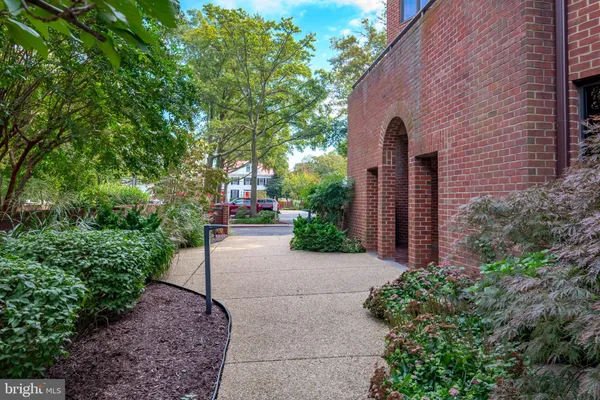 $3,200 | 100 Severn Avenue, Unit 206, Annapolis, MD 21403