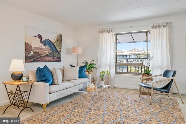 $3,200 | 100 Severn Avenue, Unit 206, Annapolis, MD 21403