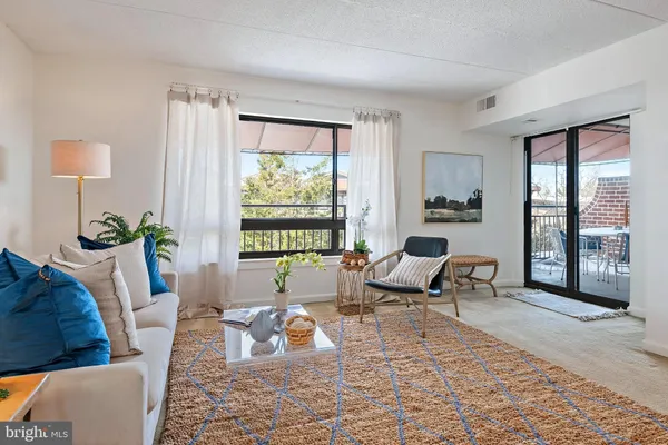 $3,200 | 100 Severn Avenue, Unit 206, Annapolis, MD 21403