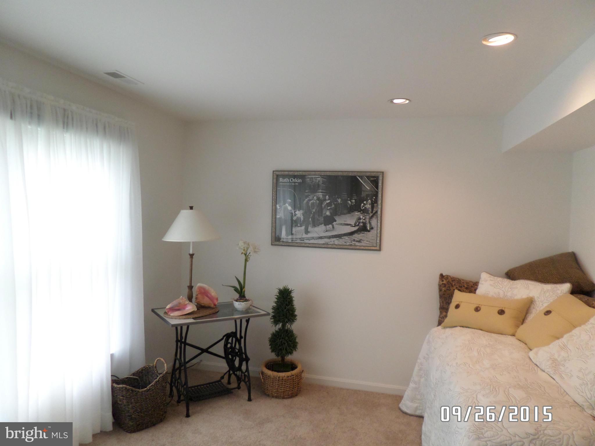 2976 Friends Road Annapolis, MD 21401 - Photo 13 of 30 Main level bedroom