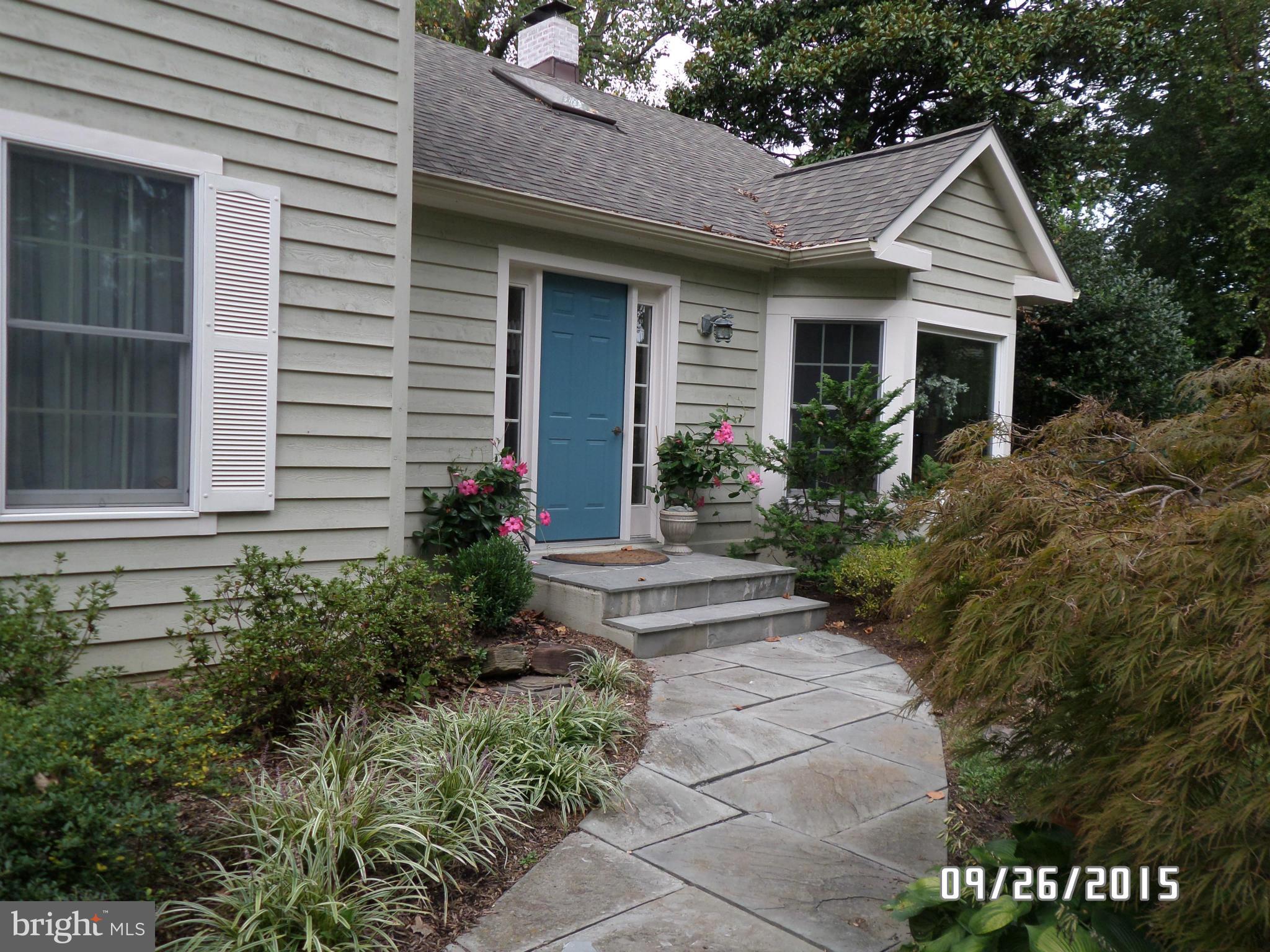 2976 Friends Road Annapolis, MD 21401 - Photo 4 of 30 walkway to front door