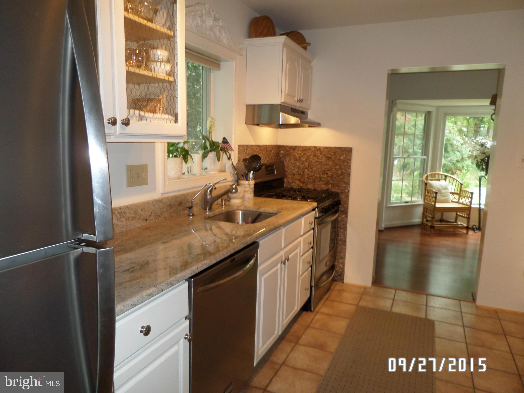 2976 Friends Road Annapolis, MD 21401 - Photo 10 of 30 looking towards dining room