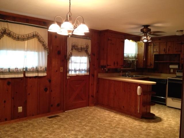 kitchen is great for entertaining. Just needs some updates. Many family gatherings have been held here. 