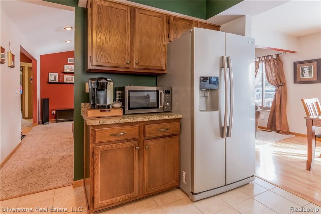 928 Milverton Road Troy, MI 48083 - Photo 8 of 36 013-2370661-large.jpg