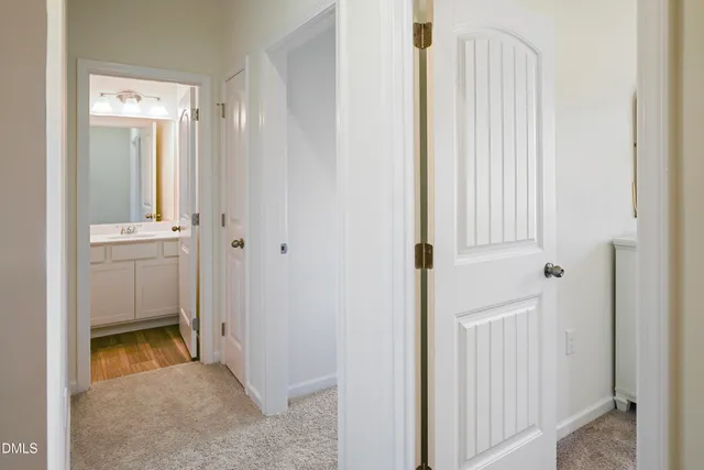 a view of entryway with bathroom