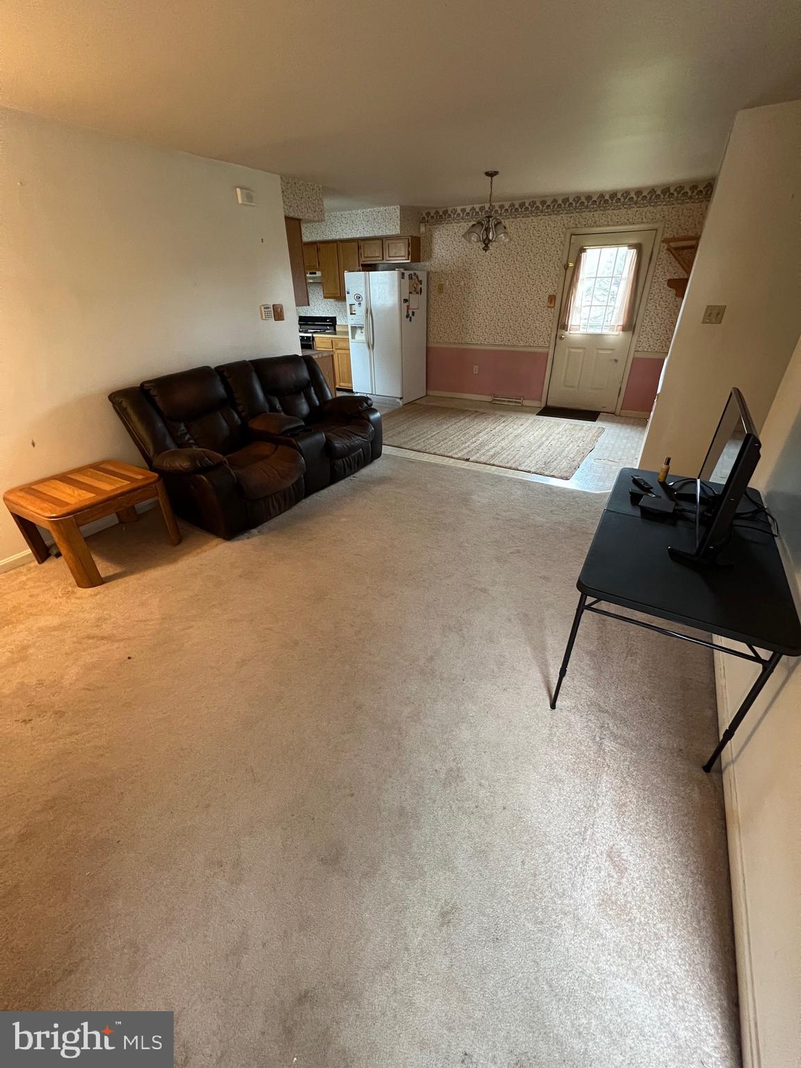 273 Edinburgh Road York, PA 17406 - Photo 4 of 24 Gallery Image 4