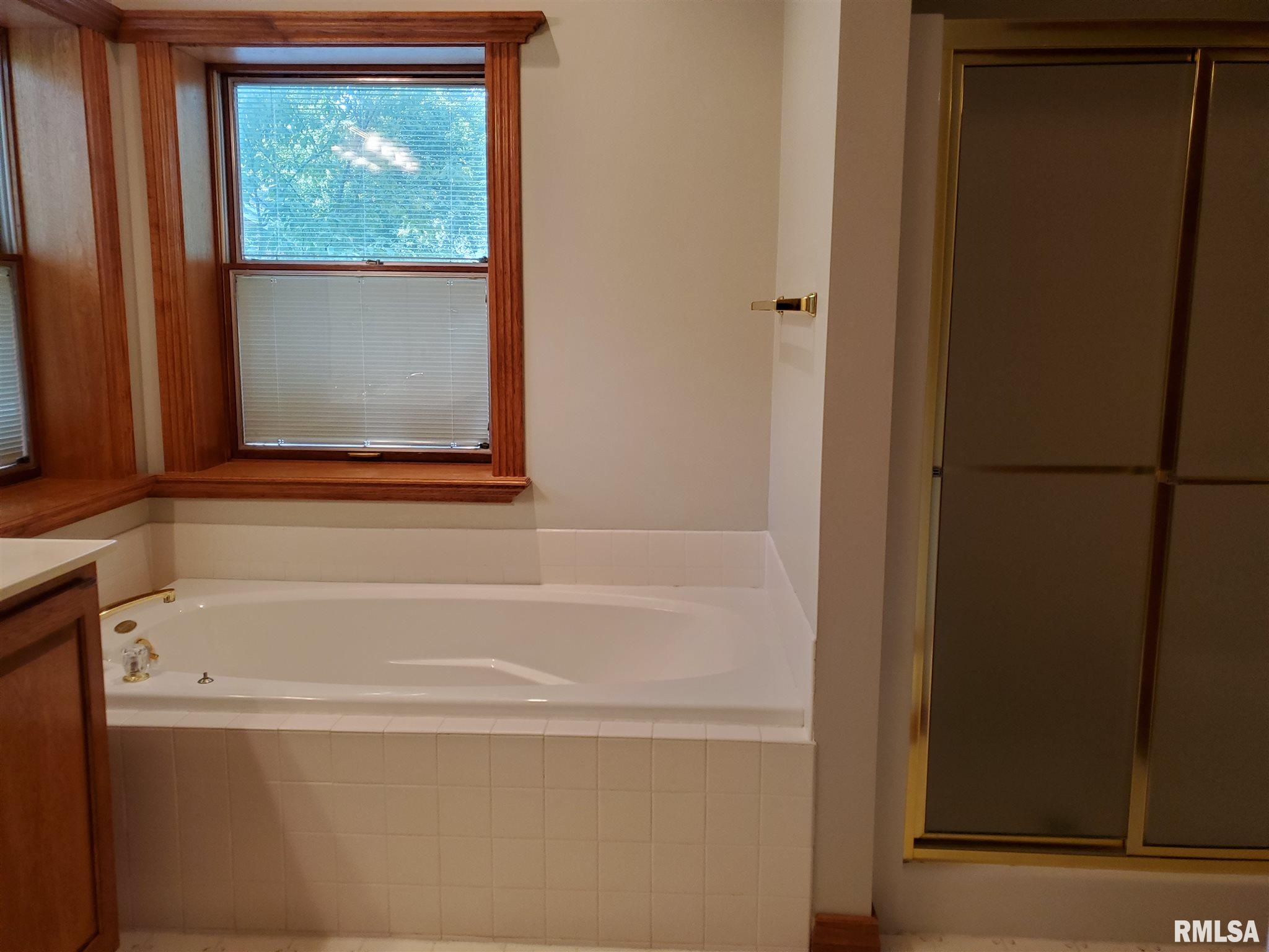 2108 Timbercrest Court Springfield, IL 62702 - Photo 19 of 41