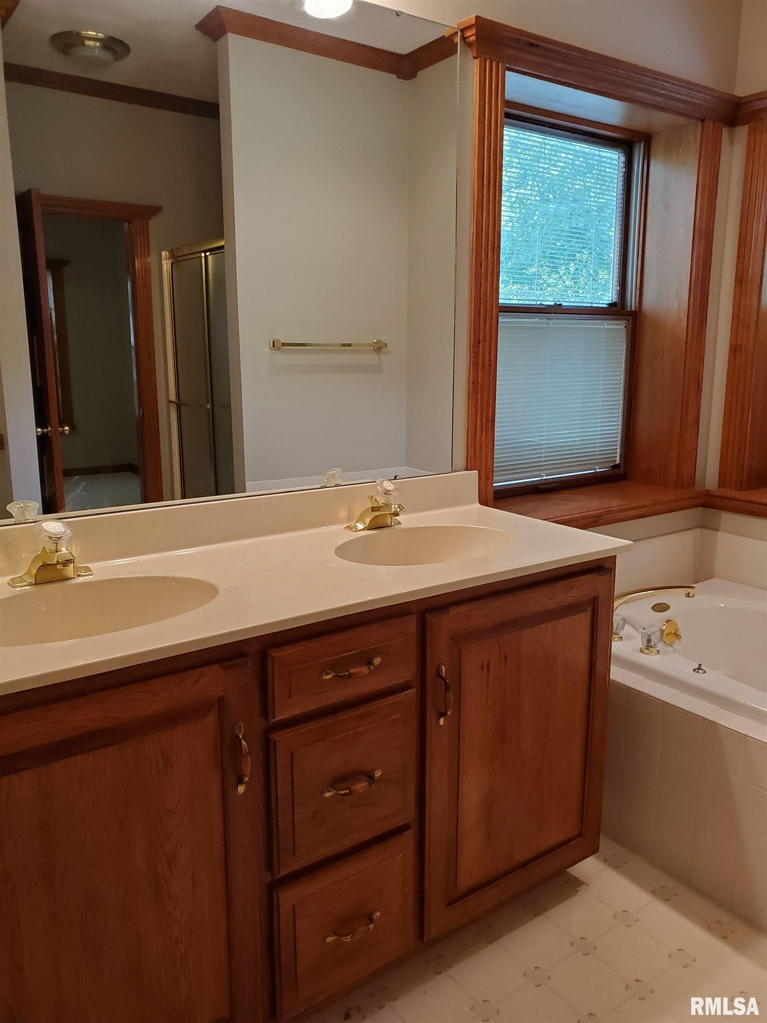 2108 Timbercrest Court Springfield, IL 62702 - Photo 20 of 41