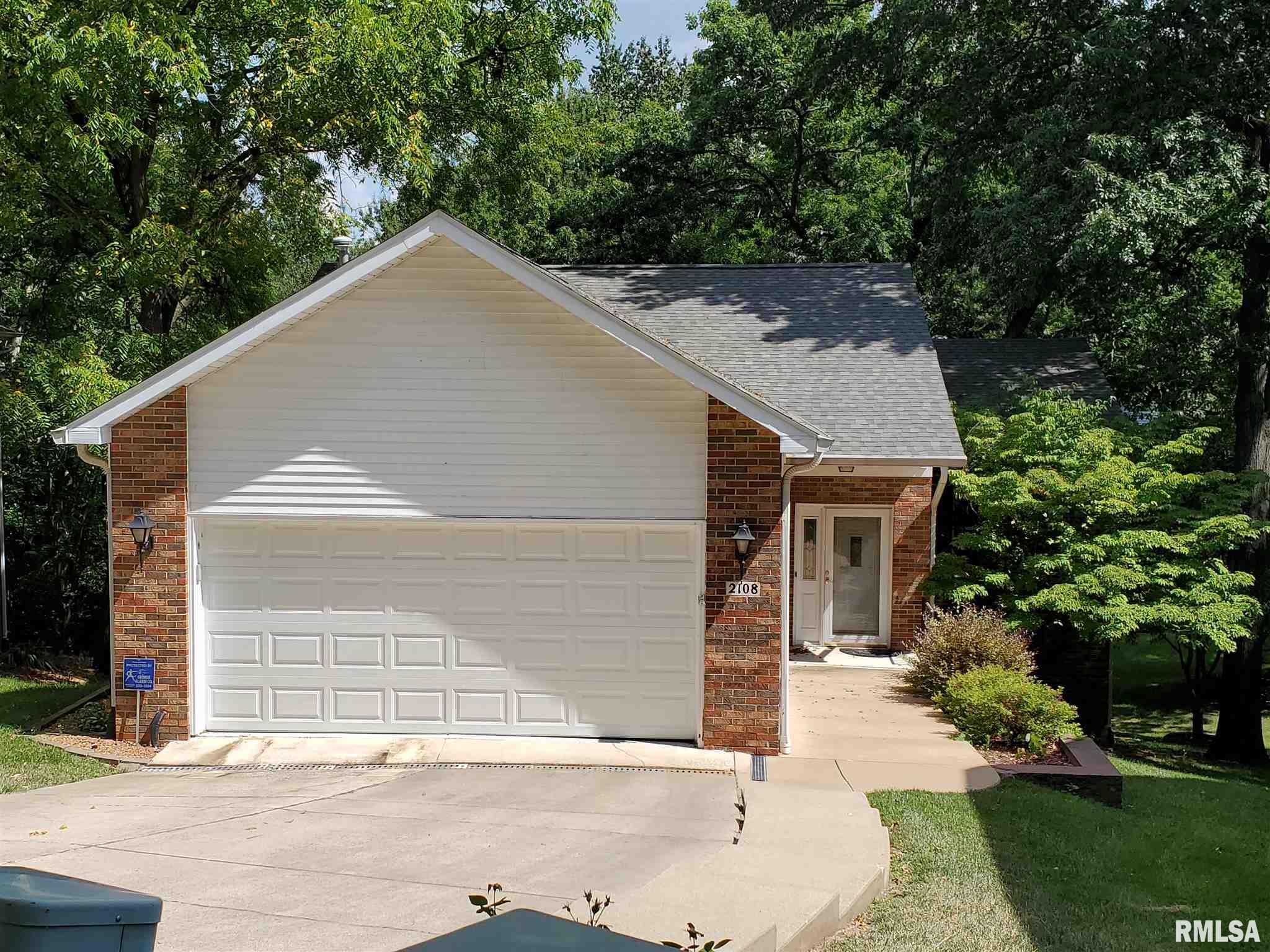 2108 Timbercrest Court Springfield, IL 62702 - Photo 2 of 41