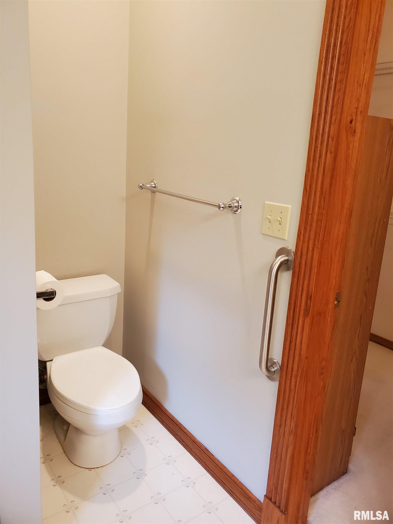 2108 Timbercrest Court Springfield, IL 62702 - Photo 21 of 41