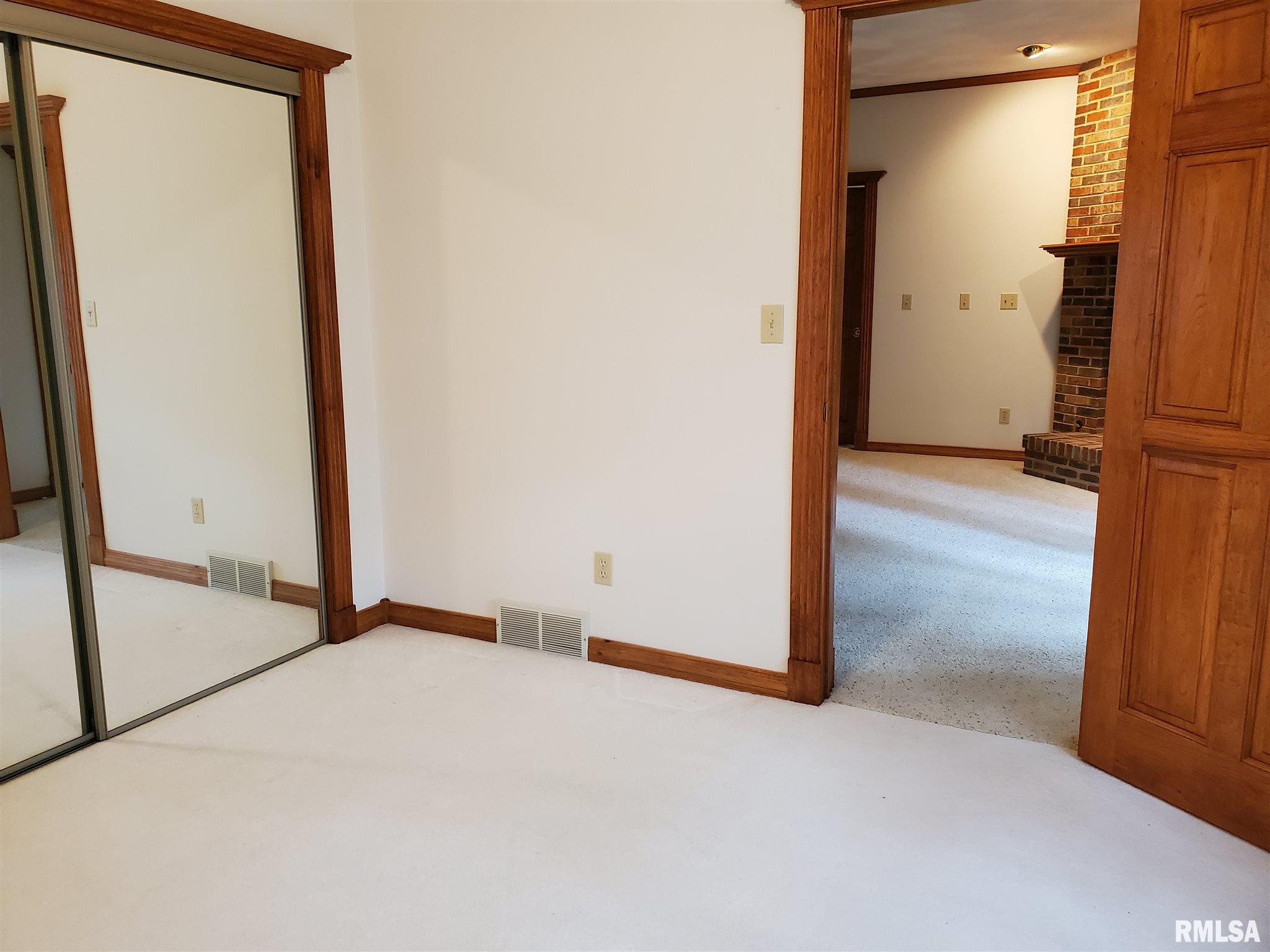 2108 Timbercrest Court Springfield, IL 62702 - Photo 26 of 41