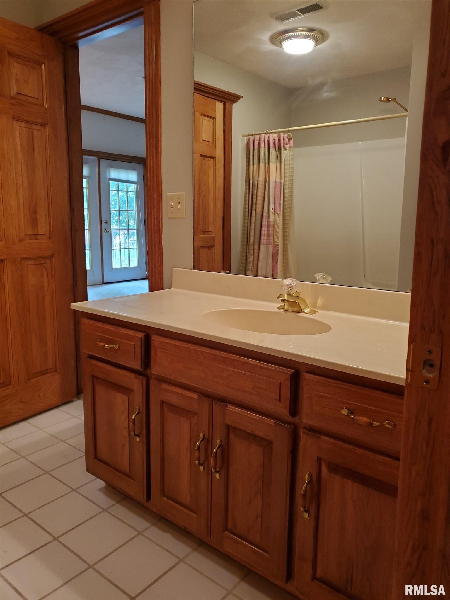 2108 Timbercrest Court Springfield, IL 62702 - Photo 32 of 41