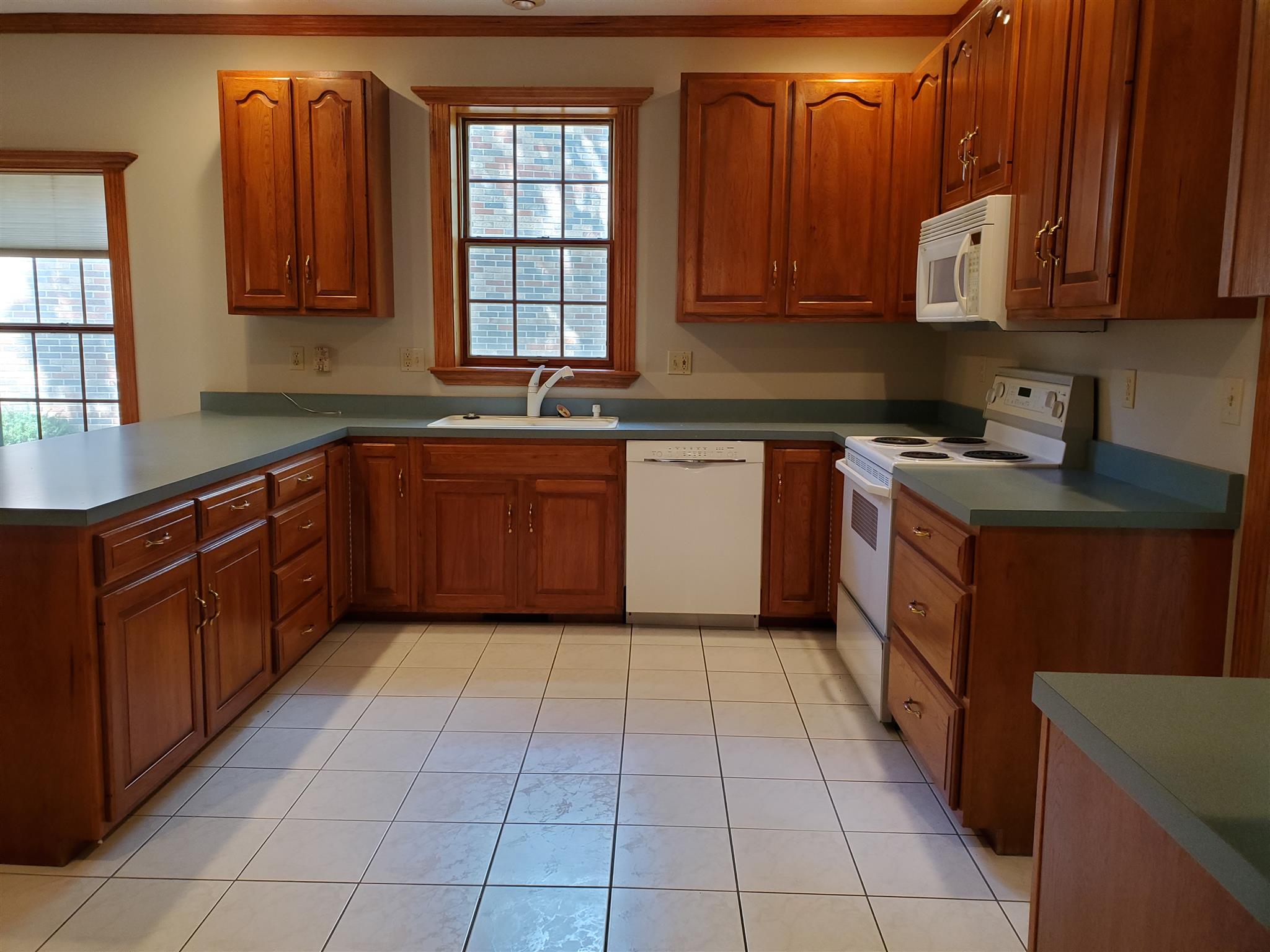 2108 Timbercrest Court Springfield, IL 62702 - Photo 4 of 41