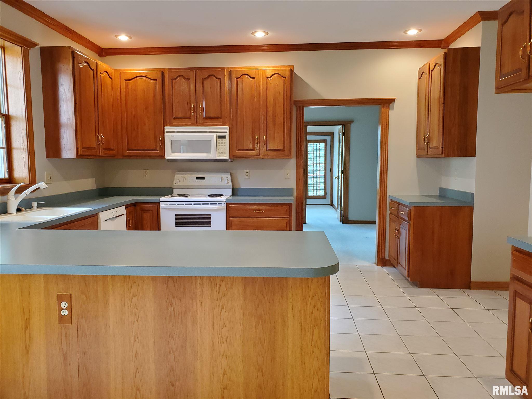 2108 Timbercrest Court Springfield, IL 62702 - Photo 8 of 41