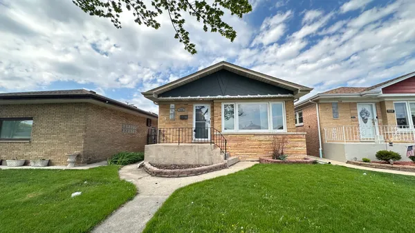 $3,000 | 7532 West Ainslie Street, Harwood Heights, IL 60706