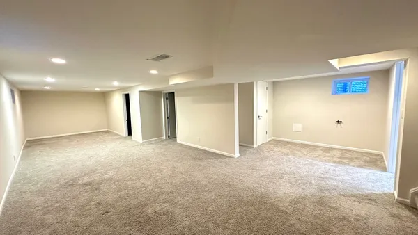 $3,000 | 7532 West Ainslie Street, Harwood Heights, IL 60706