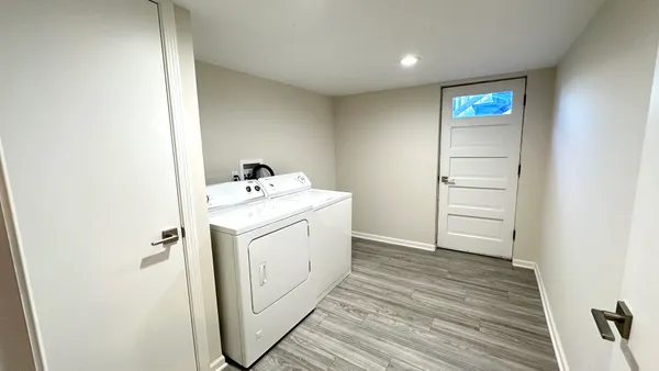 $3,000 | 7532 West Ainslie Street, Harwood Heights, IL 60706