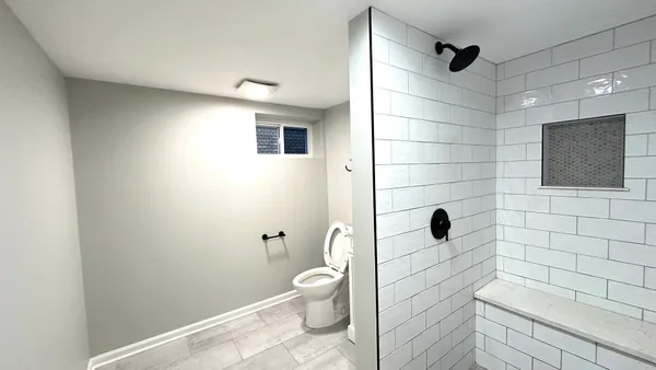 $3,000 | 7532 West Ainslie Street, Harwood Heights, IL 60706