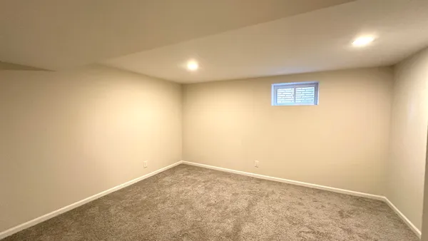$3,000 | 7532 West Ainslie Street, Harwood Heights, IL 60706