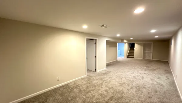 $3,000 | 7532 West Ainslie Street, Harwood Heights, IL 60706