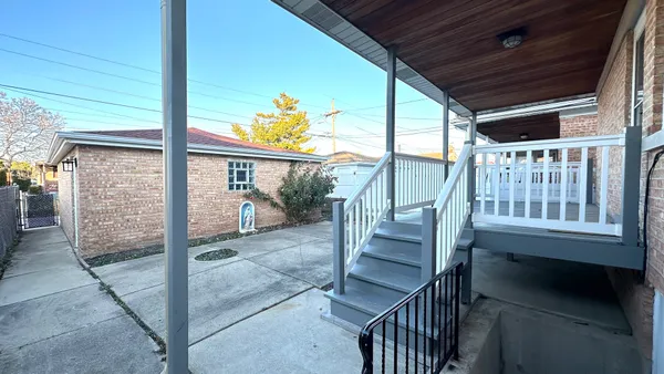 $3,000 | 7532 West Ainslie Street, Harwood Heights, IL 60706