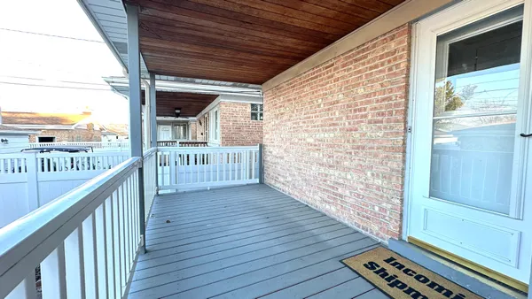 $3,000 | 7532 West Ainslie Street, Harwood Heights, IL 60706