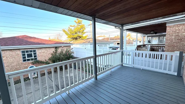 $3,000 | 7532 West Ainslie Street, Harwood Heights, IL 60706