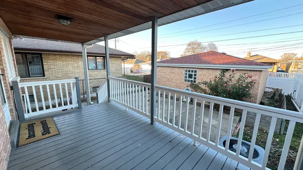 $3,000 | 7532 West Ainslie Street, Harwood Heights, IL 60706