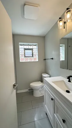 $3,000 | 7532 West Ainslie Street, Harwood Heights, IL 60706