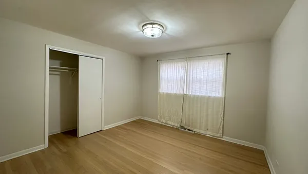 $3,000 | 7532 West Ainslie Street, Harwood Heights, IL 60706