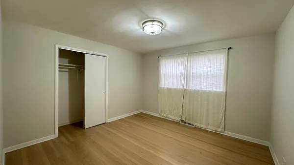 $3,000 | 7532 West Ainslie Street, Harwood Heights, IL 60706