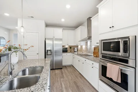 $650,000 | 8003 Forest Hills Drive, Spring Hill, TN 37174