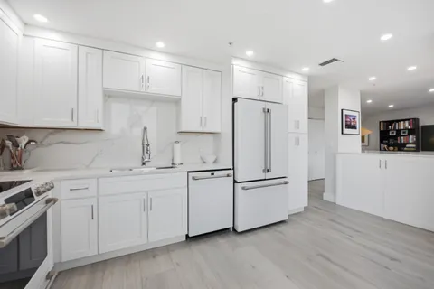$825,000 | 7768 Lakeside Boulevard, Unit 515, Boca Raton, FL 33434