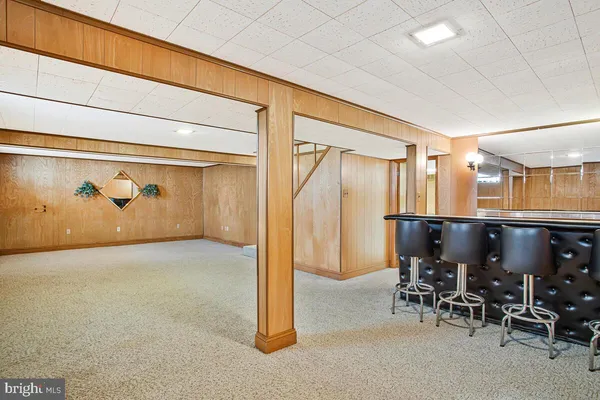 a view of lobby with elevator