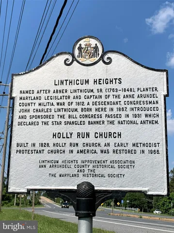 a picture of a table and chairs