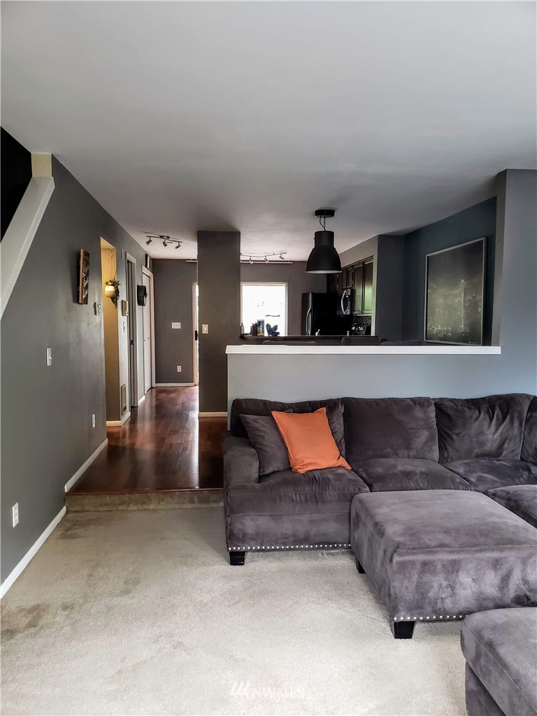 833 Southwest Sunset Boulevard, Unit B7 Renton, WA 98057 - Photo 12 of 33 a living room with furniture and a couch