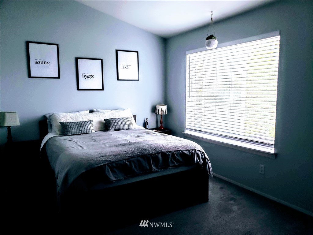 833 Southwest Sunset Boulevard, Unit B7 Renton, WA 98057 - Photo 17 of 33 a bedroom with a bed and window