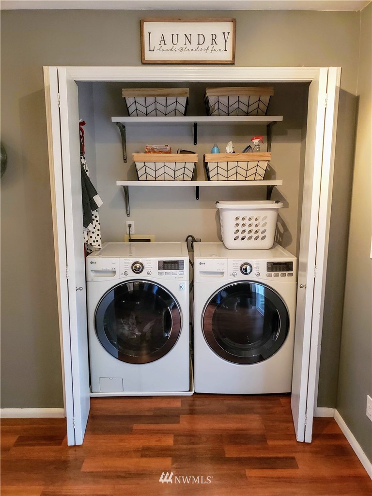 833 Southwest Sunset Boulevard, Unit B7 Renton, WA 98057 - Photo 7 of 33 a utility room with dryer and washer
