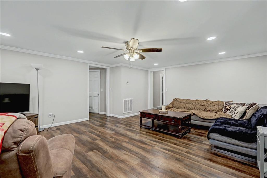 134 Church Road Thomaston, GA 30286 - Photo 3 of 33 a living room with furniture
