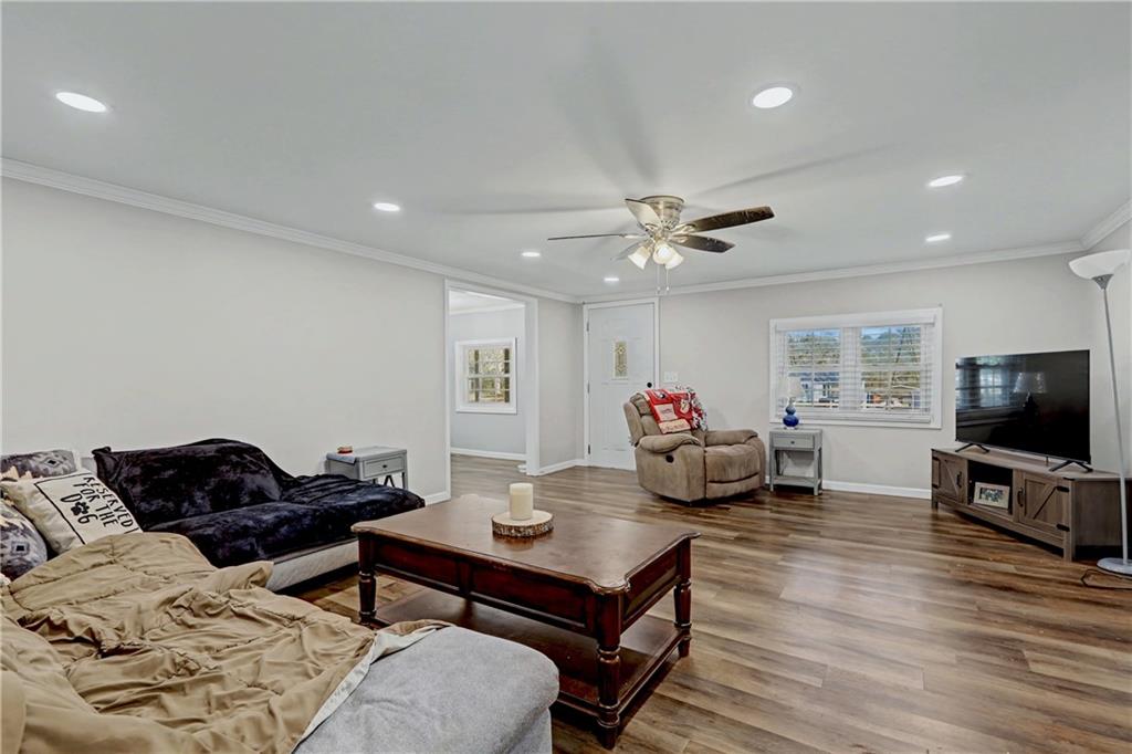 134 Church Road Thomaston, GA 30286 - Photo 5 of 33 a living room with furniture and a flat screen tv
