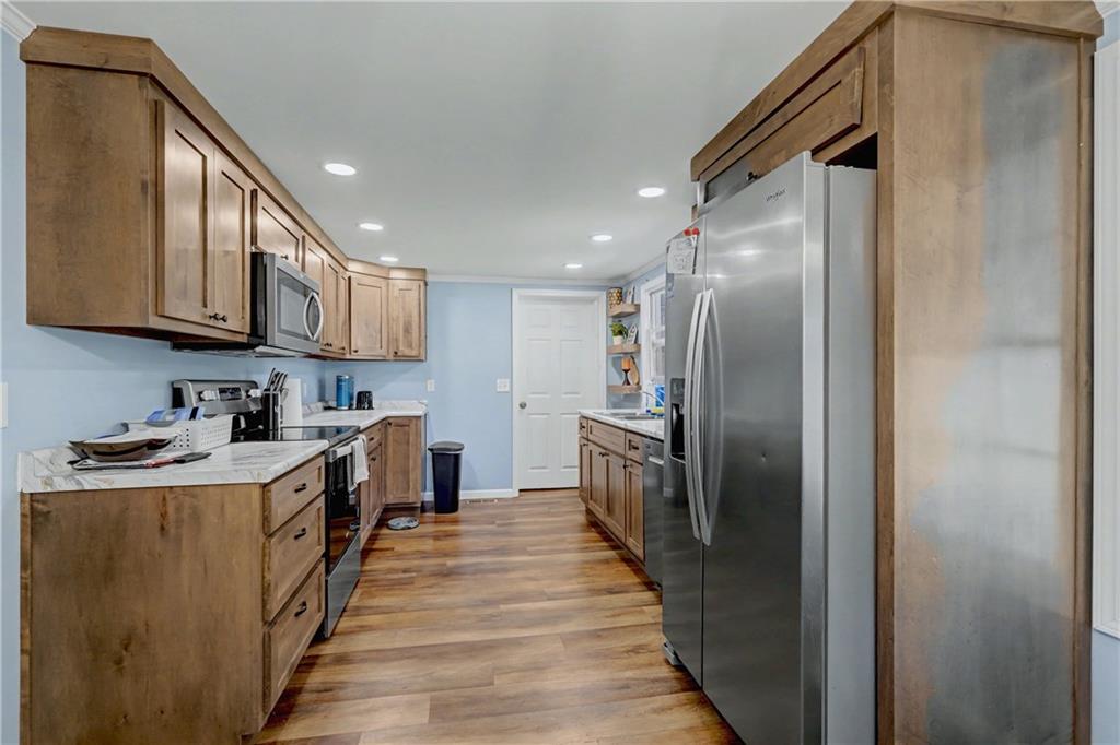 134 Church Road Thomaston, GA 30286 - Photo 7 of 33 a kitchen with stainless steel appliances granite countertop a refrigerator and a sink