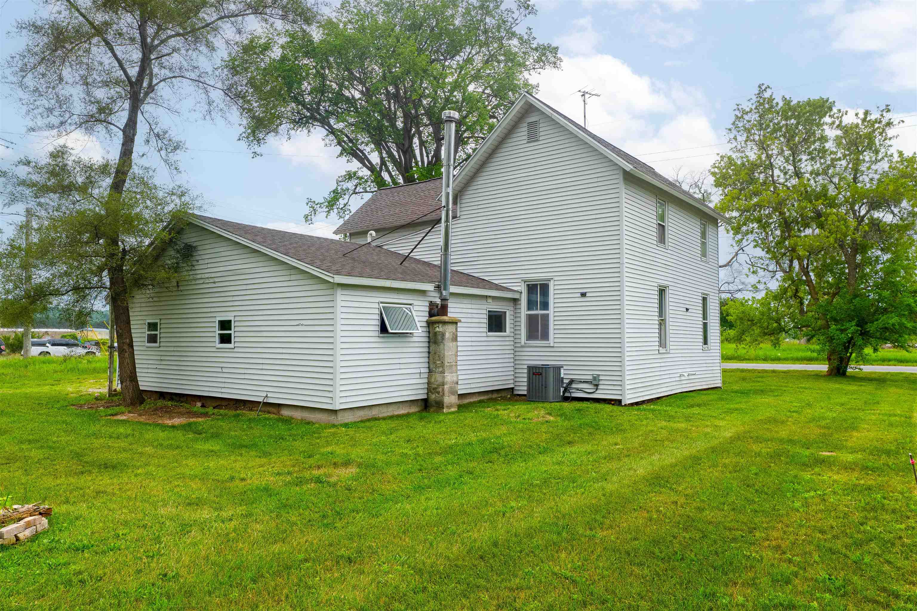 6034 Bates Road Williamsburg, MI 49690 - Photo 3 of 14 1947420-4b05180b-5d66-4887-9068-0b53c43f22e4.JPG