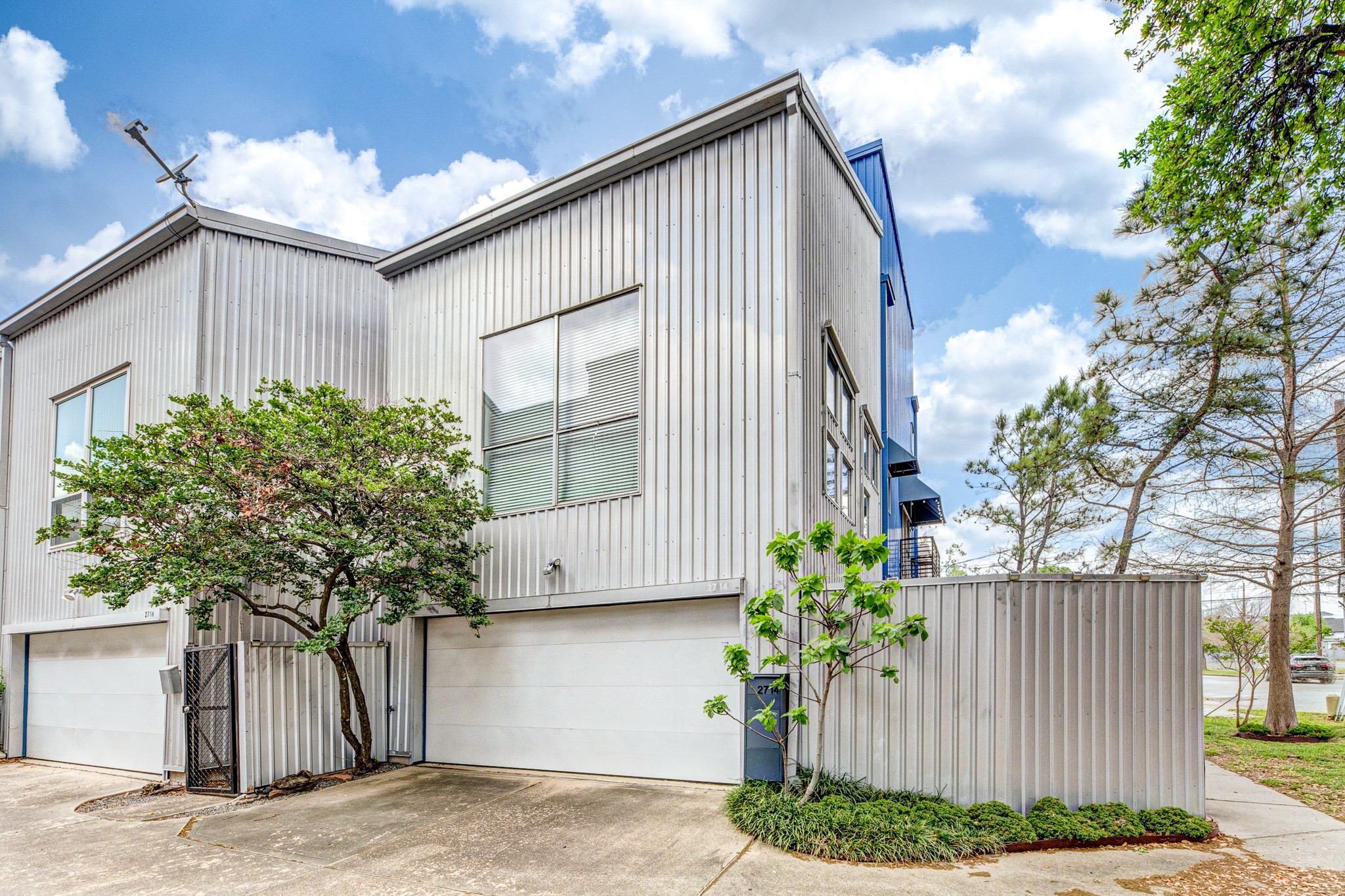 2714 Chenevert Street Houston, TX 77004 - Photo 3 of 40 a house view with a outdoor space