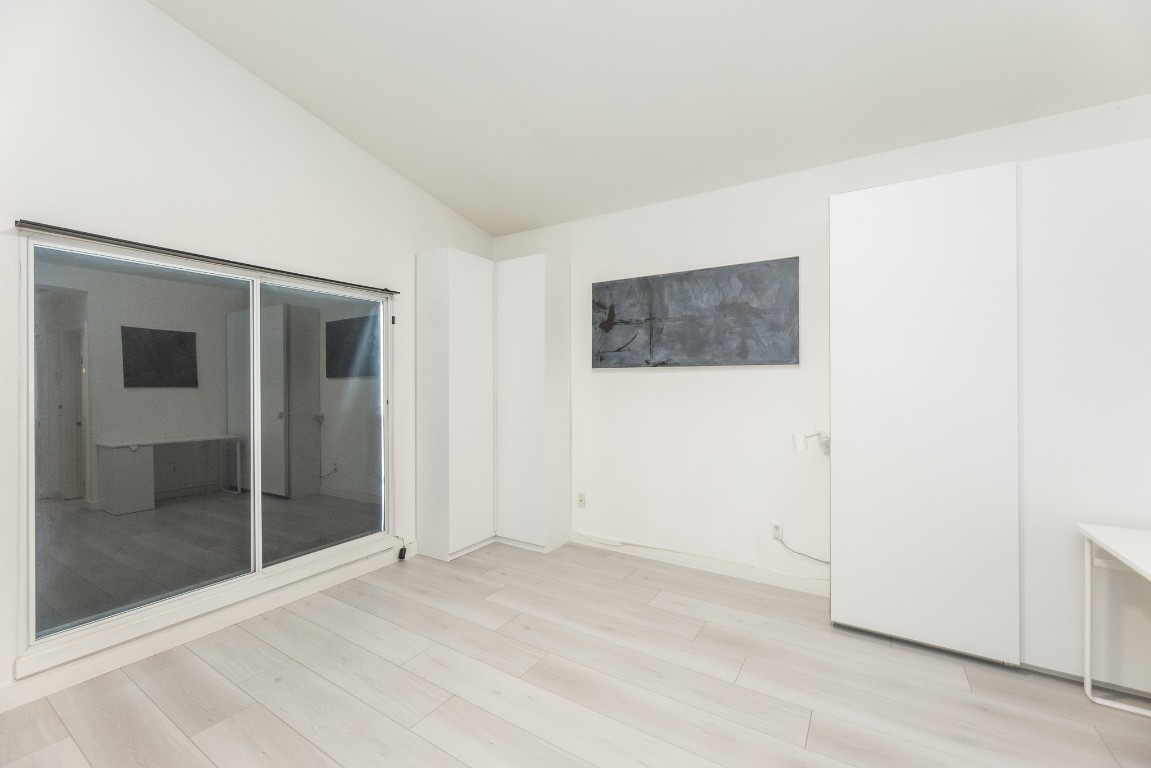 2714 Chenevert Street Houston, TX 77004 - Photo 32 of 40 a view of a room with a hallway