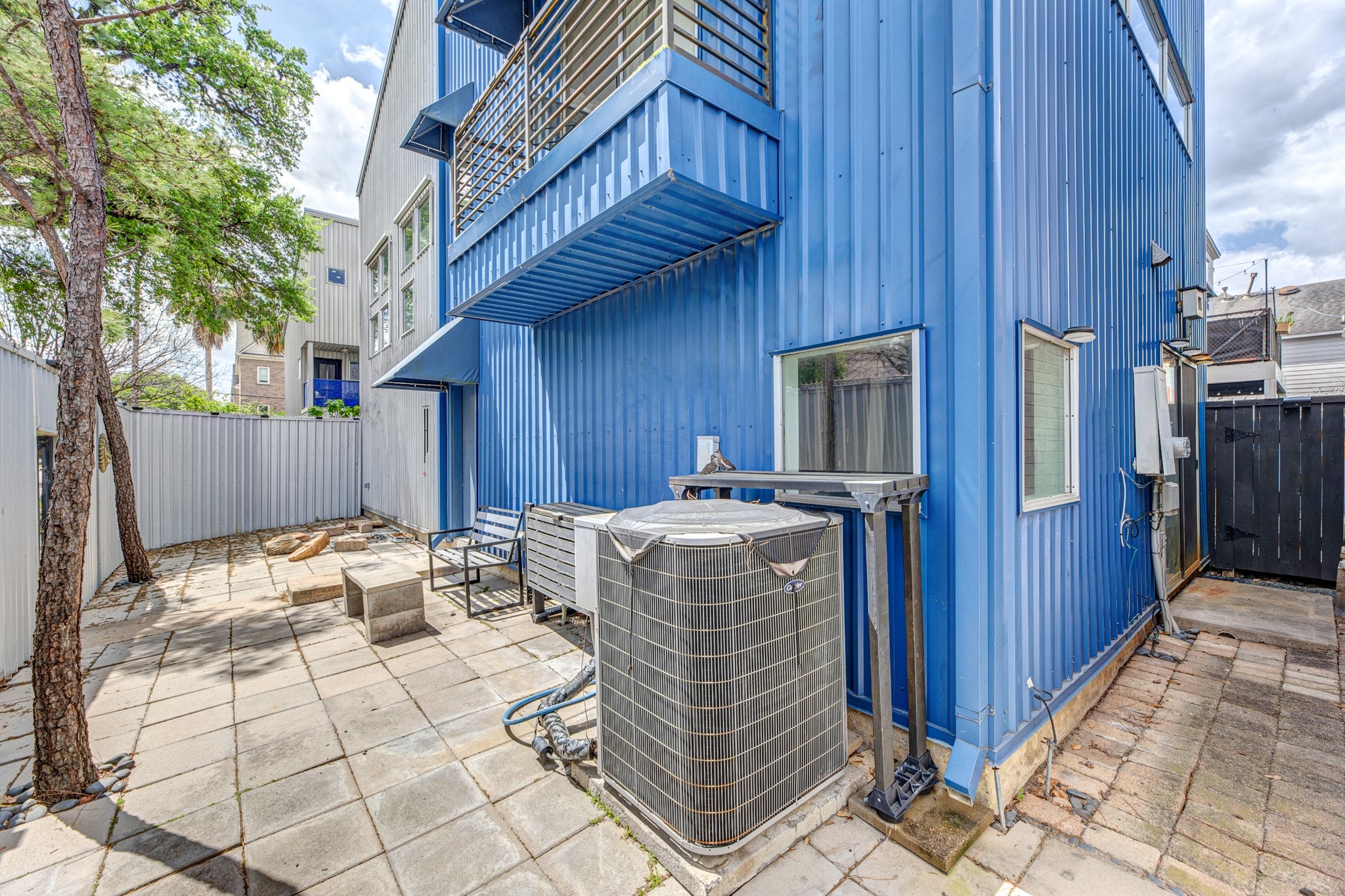 2714 Chenevert Street Houston, TX 77004 - Photo 5 of 40 a view of an entrance to house